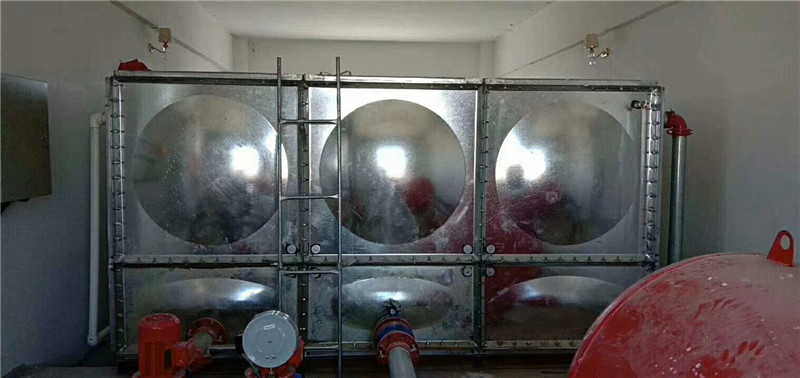 不鏽鋼裝配式水箱（xiāng）